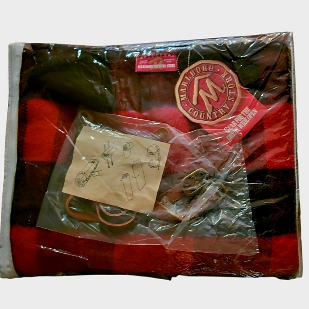 🎄NEW Vtg Marlboro Country Store Red Black Plaid Wool Blanket Leather Straps NWT